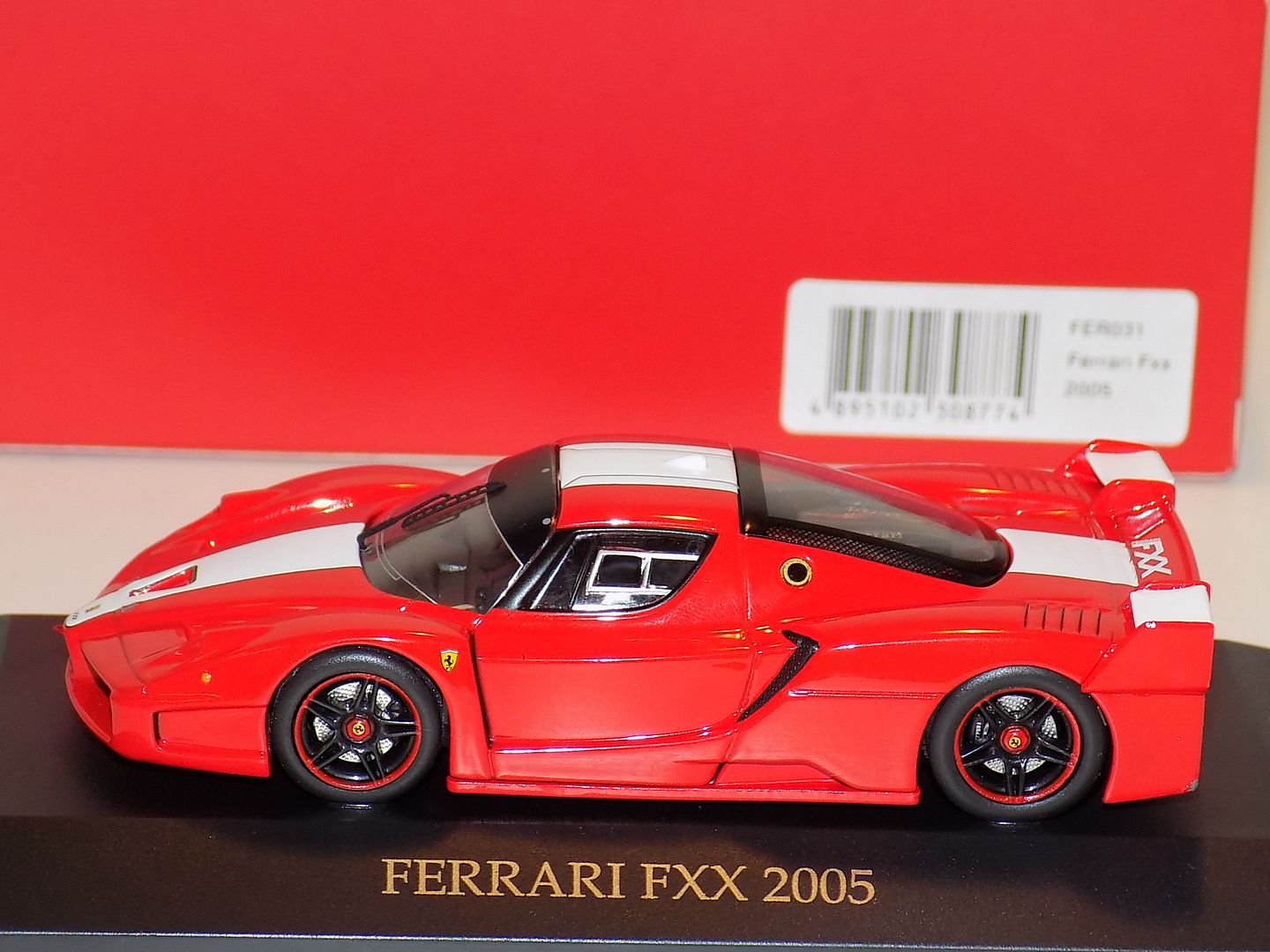 1/43 IXO Dealer Edition Street Ferrari FXX in Red 2005
